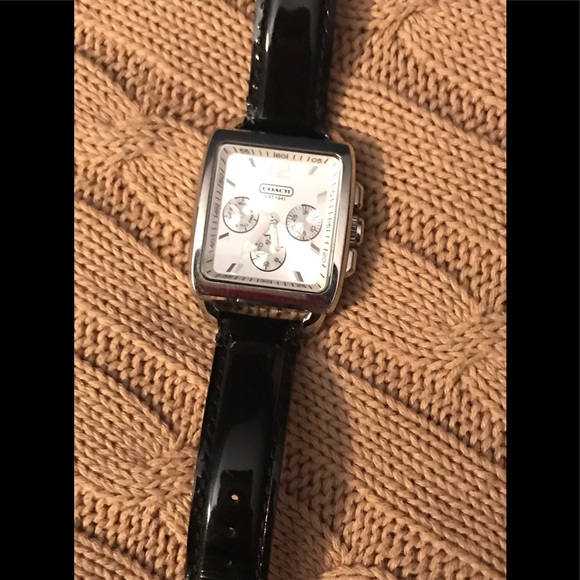 Coach watch/working battery.  *Please note scratch mark on case back. - Picture 1 of 5